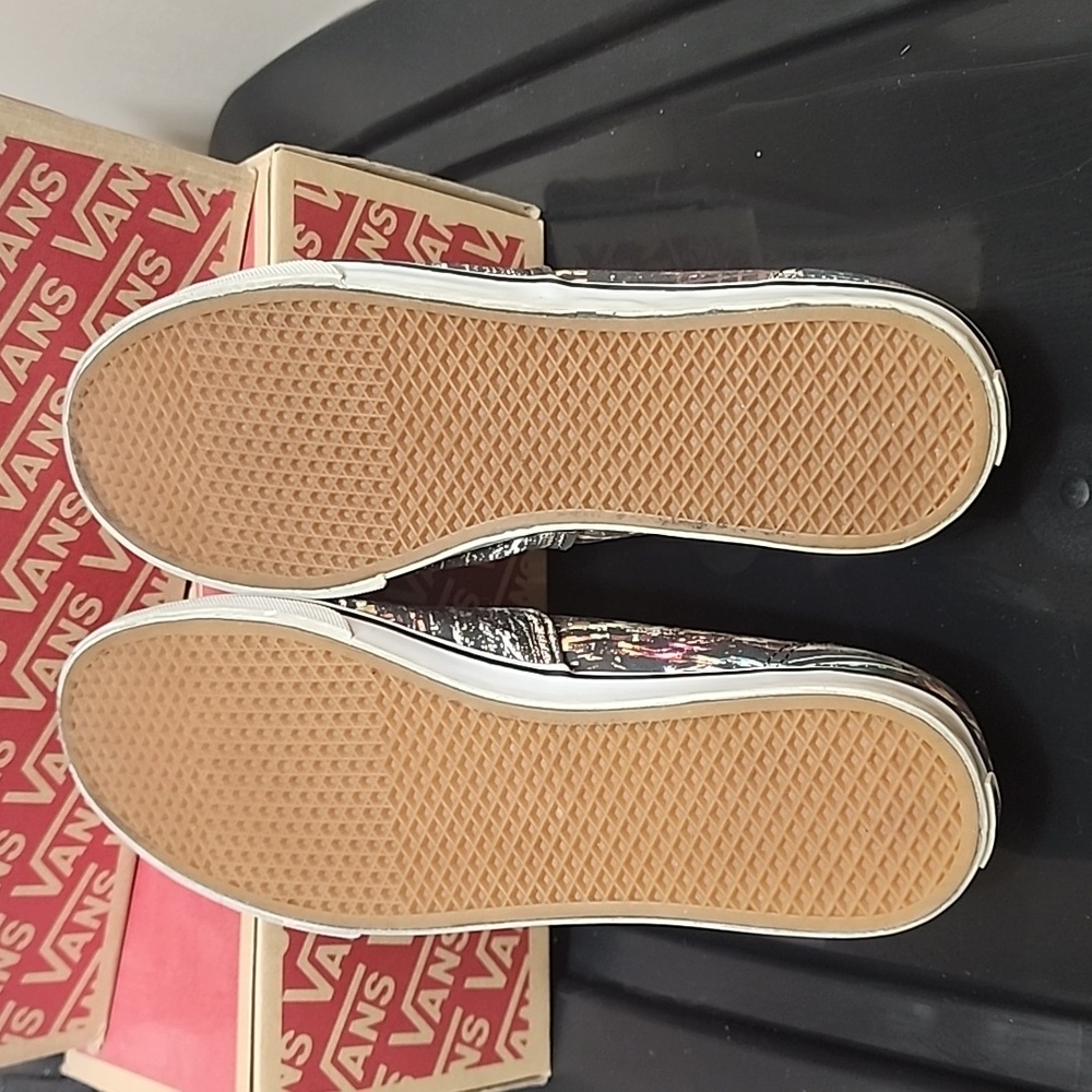 Vans - Picture 4 of 5